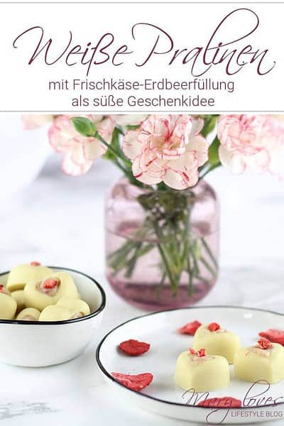 Weiße Schokoladen Pralinen mit Frischkäse-Erdbeerfüllung als süße Geschenkidee