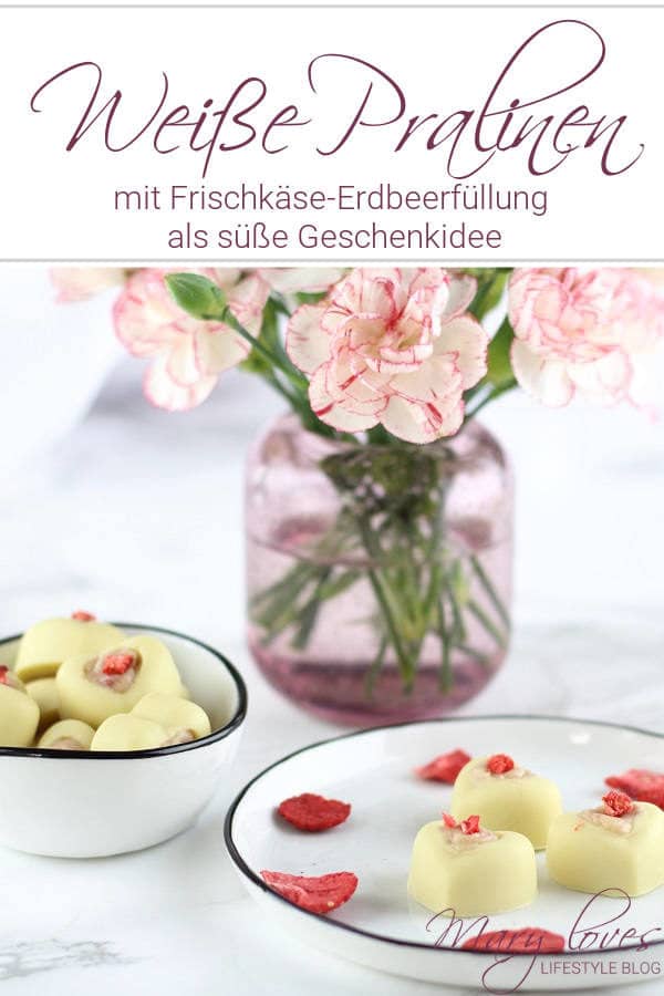Weiße Schokoladen Pralinen mit Frischkäse-Erdbeerfüllung als süße Geschenkidee