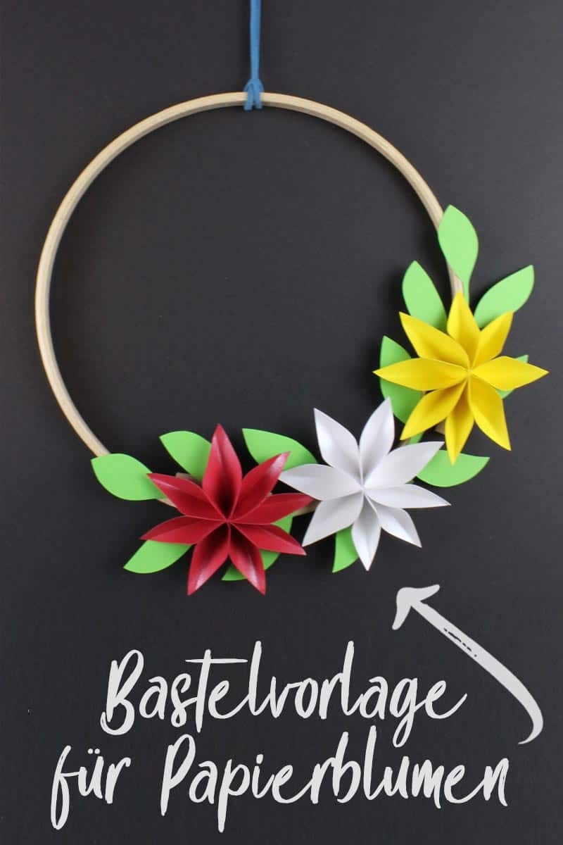 Blumenschmuck auf Papierblumen basteln [Bastelvorlage & Plotterfreebie]