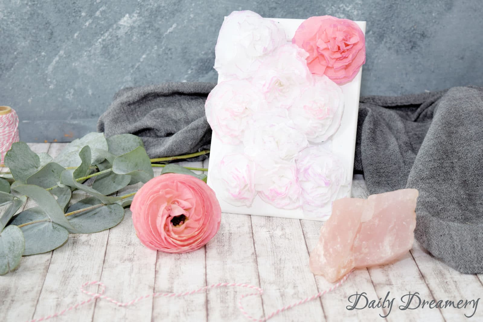 DIY-Blumenbild mit Blüten aus Krepp-Papier – passend zum Muttertag