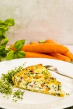 Frühlingsfrische Quiche mit Möhren, Kräutern und Schinken [Birgit D]