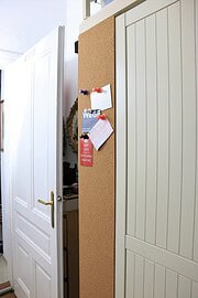 Ikea Hack: Pinnwand am Billy Bücherregal