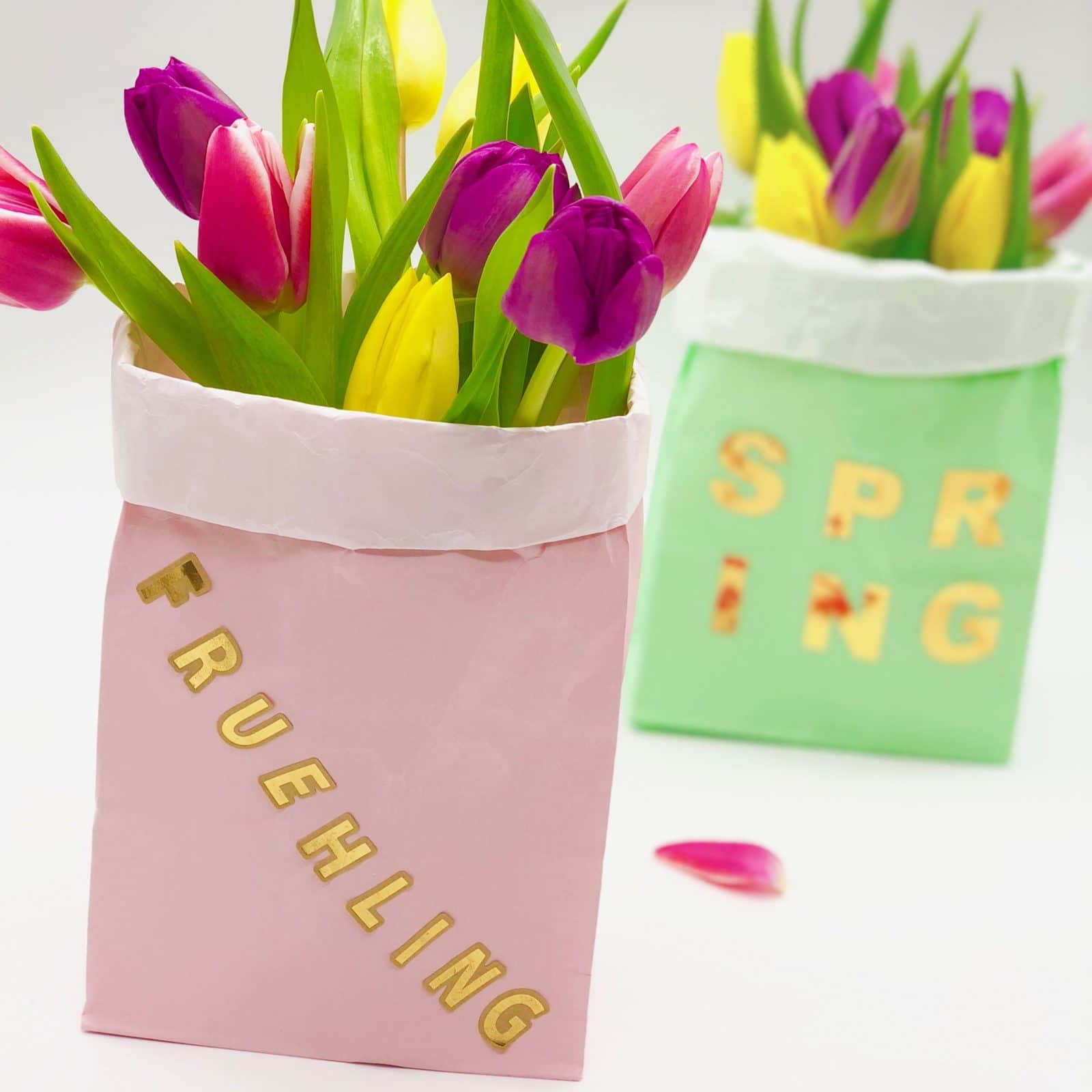 Frühlingsdeko aus einfachen Papiertüten selber machen