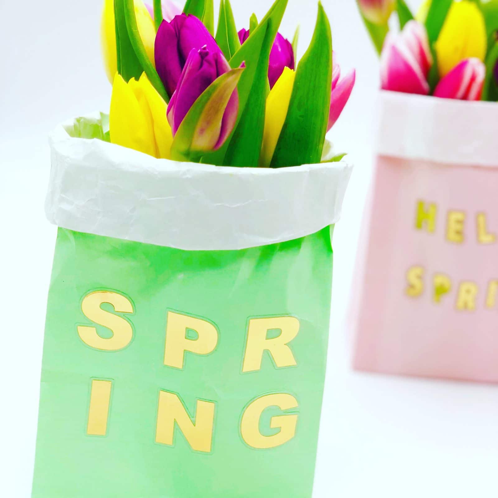 Frühlingsdeko aus einfachen Papiertüten selber machen
