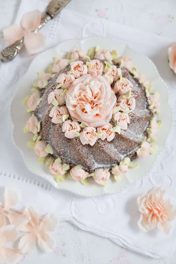 „Frühlings-Mamor-Guglhupf mit Butterblümchen!“