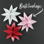 Blumenschmuck auf Papierblumen basteln [Bastelvorlage & Plotterfreebie]
