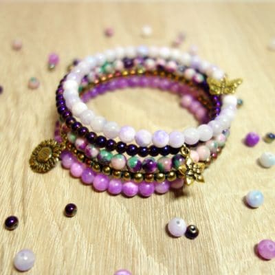 DIY Perlenarmband in violett, aus Memory Draht und Halbedelstein Perlen