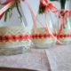 DIY Frühlingsdeko - Glasvase mit Baumwollspitze verschönern