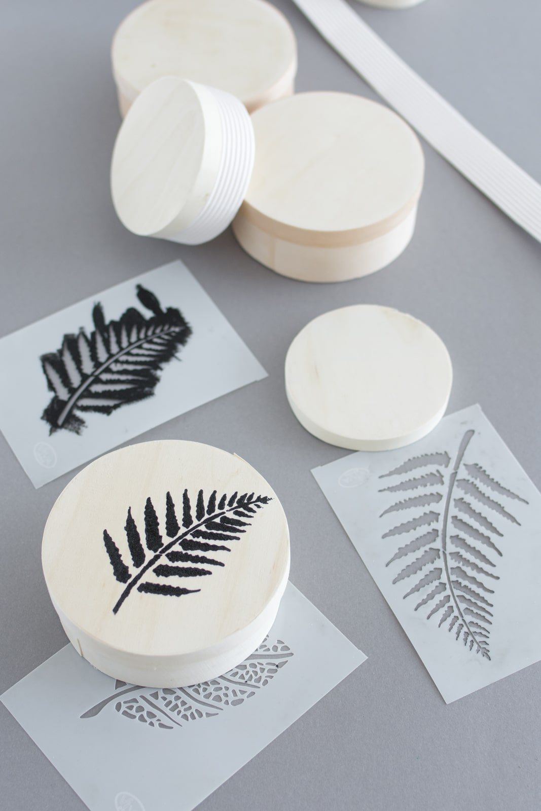 Upcycling Idee: Spanschachteln schablonieren