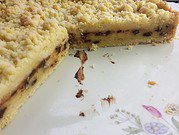 Klassischer Streuselkuchen mit Pudding und Schokostückchen