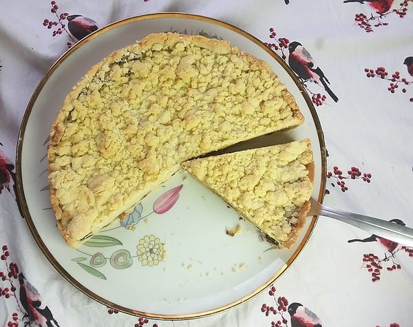 Klassischer Streuselkuchen mit Pudding und Schokostückchen