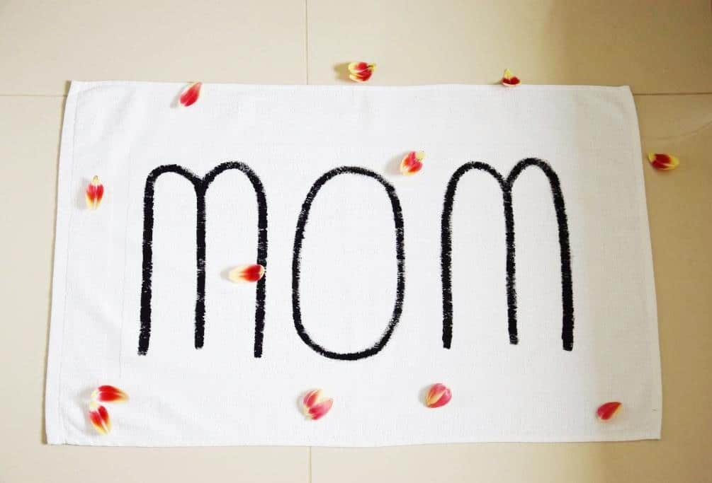 Easypeasy DIY für eine selbstbeschriftete Badematte mit WOW-Faktor (oder für die beste MOM zum Muttertag!)