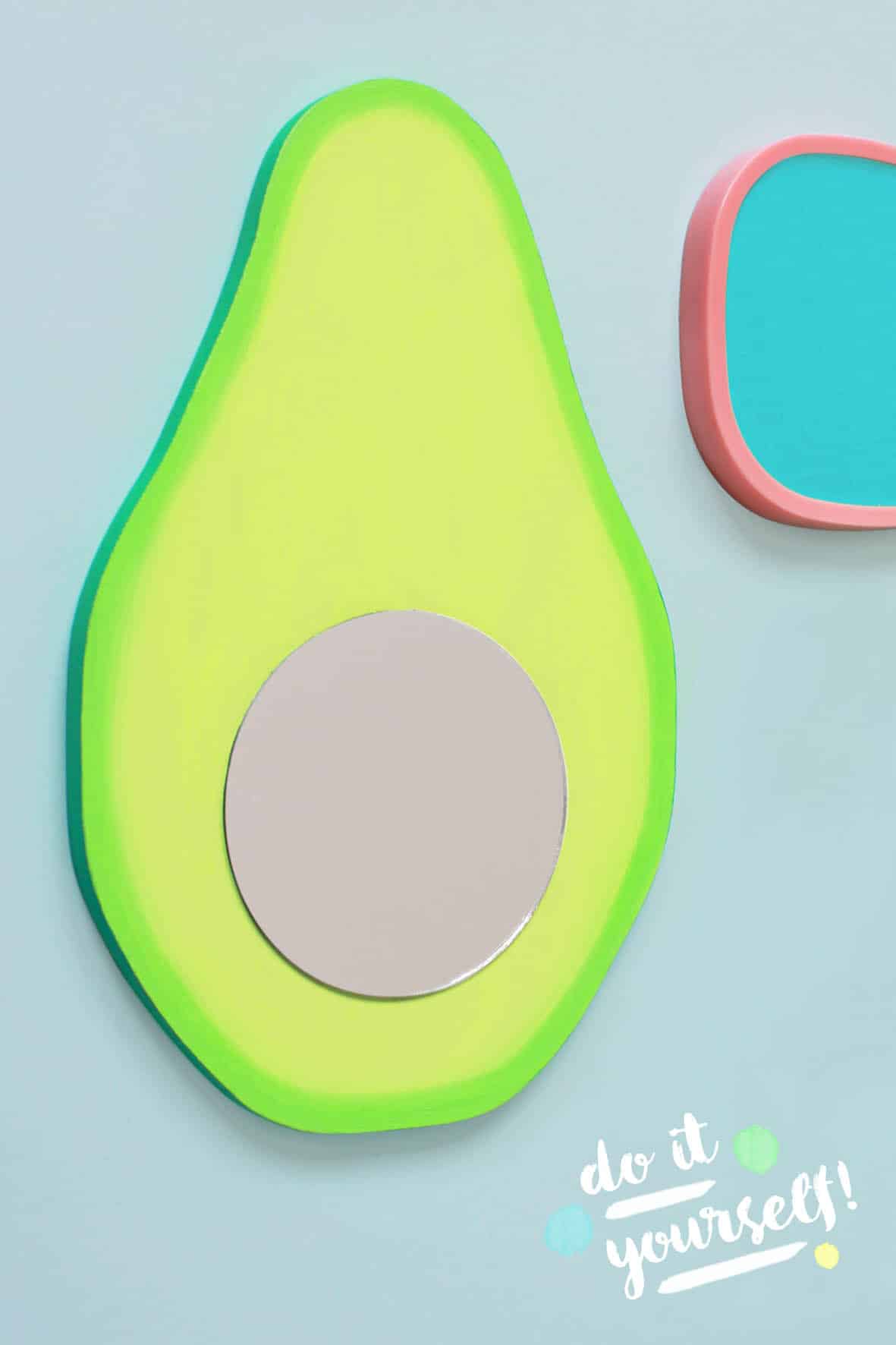 DIY AVOCADO-SPIEGEL ALS WANDDEKO SELBER MACHEN