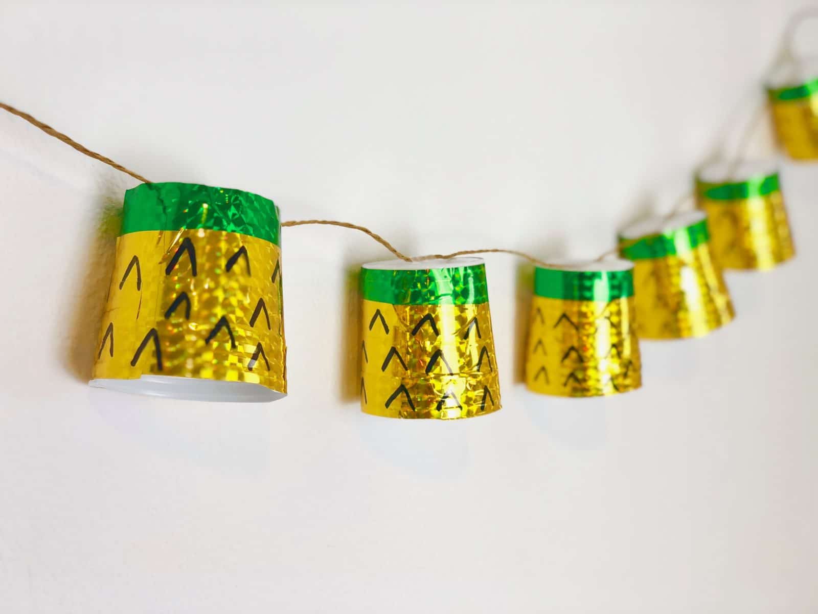 Sommerliche Upcycling Idee – Ananas Girlande selber machen