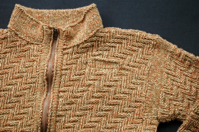 Strickjacke mit Rippenmuster