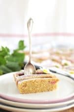 Rhabarber, my LOVE! Easypeasy Rezept für den fluffigsten Rhabarber-Vanille-Blechkuchen