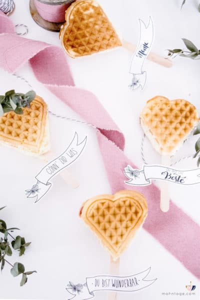 Gefüllte Herzwaffeln am Stiel zum Muttertag + Freebie