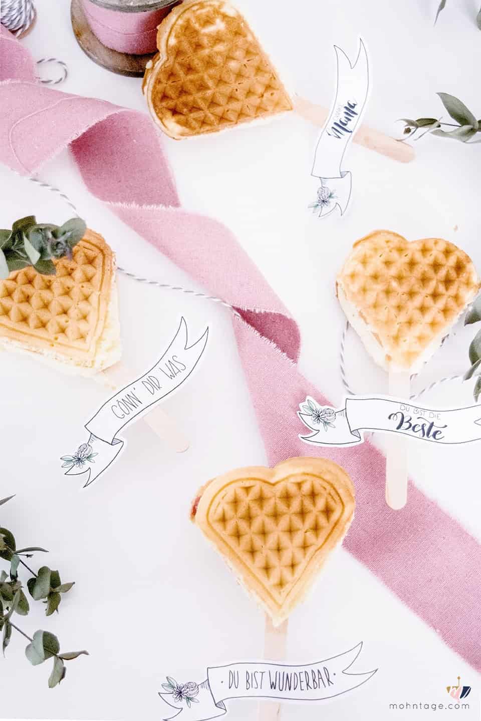 Gefüllte Herzwaffeln am Stiel zum Muttertag + Freebie