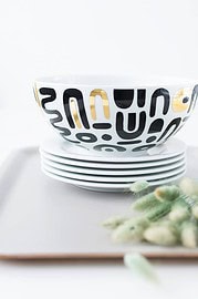 DIY: Schlichtes Geschirr mit Dekor-Folie verschönern