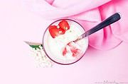Holunderblüten-Creme mit Erdbeer-Swirl