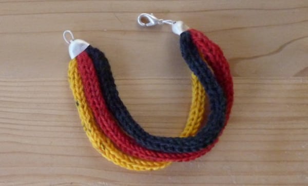 Schnell gemacht – ein Strickliesel-Fan-Armband
