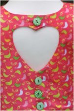 Rückenpartie Kinderkleid mit Herzausschnitt