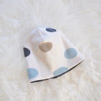 Baby-Beanie, beige-gepunktet - Größe 02 (39-42 cm)