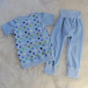 Schlafanzug, hellblau mit Punkten - Größe 110