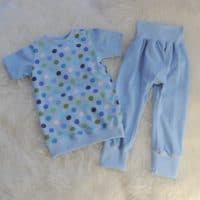 Schlafanzug, hellblau mit Punkten - Größe 110