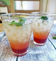 Erdbeereistee mit Minze aus Erdbeersirup