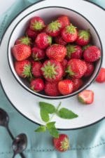 Zum Dahinschmelzen: Einfaches Erdbeer-Joghurt-Parfait – ohne Ei