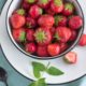 Zum Dahinschmelzen: Einfaches Erdbeer-Joghurt-Parfait – ohne Ei