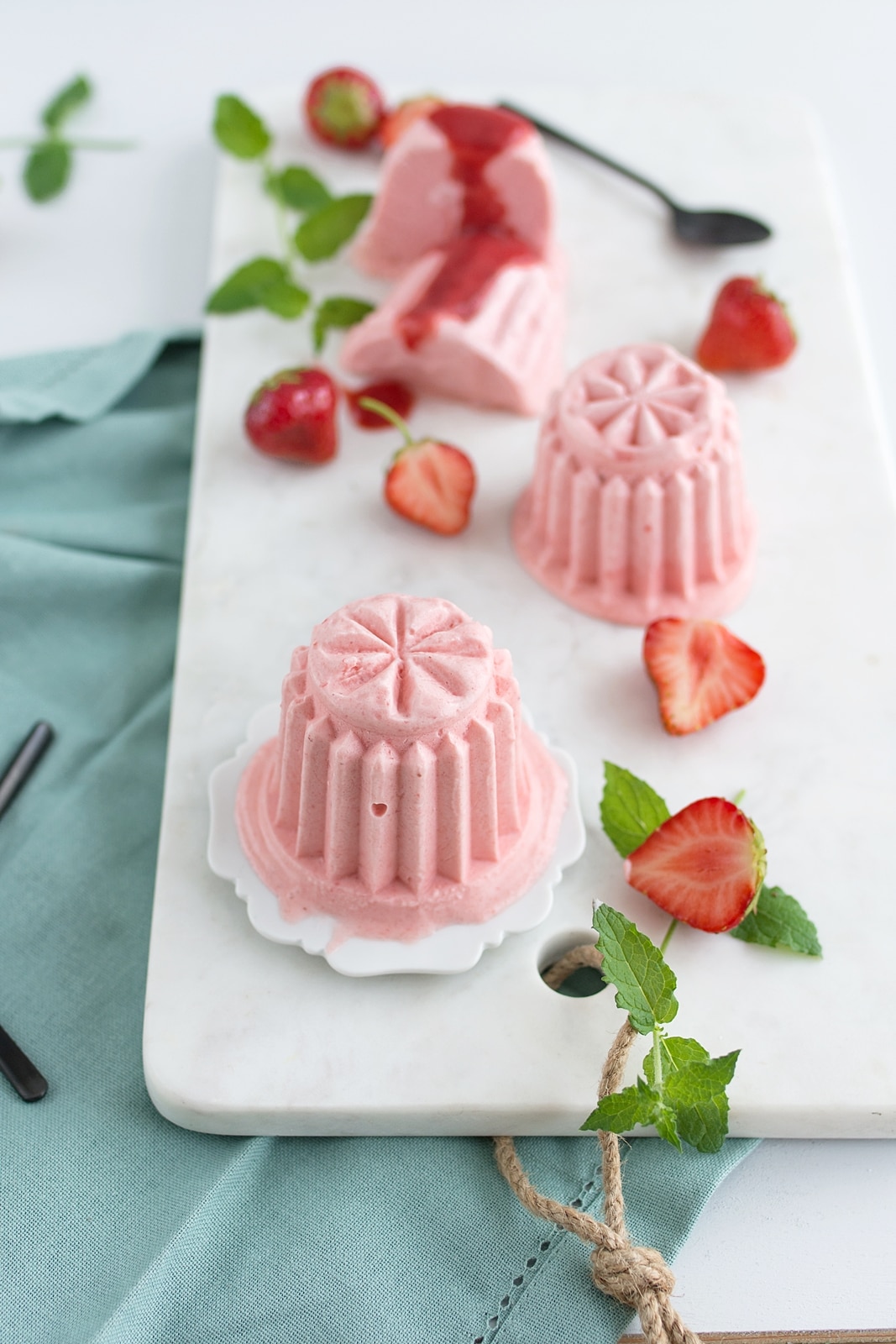 Zum Dahinschmelzen: Einfaches Erdbeer-Joghurt-Parfait – ohne Ei ...