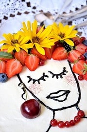 Boho Flowergirl trifft einfachsten Cheesecake der Welt – meine Version des Face Cake-Trends