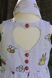 Rückenpartie Kinderkleid mit Herzausschnitt