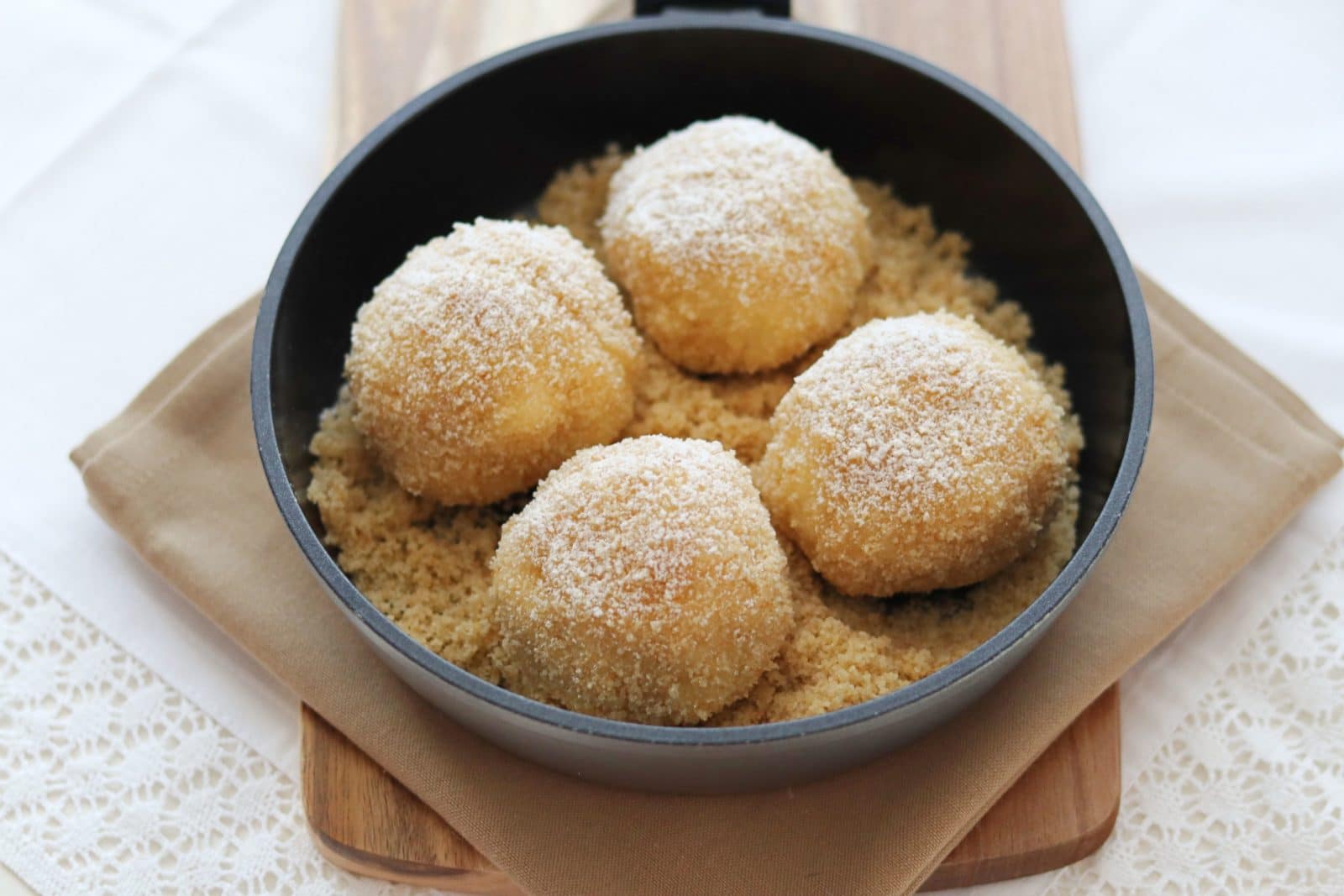 Marillenknödel mit Topfenteig