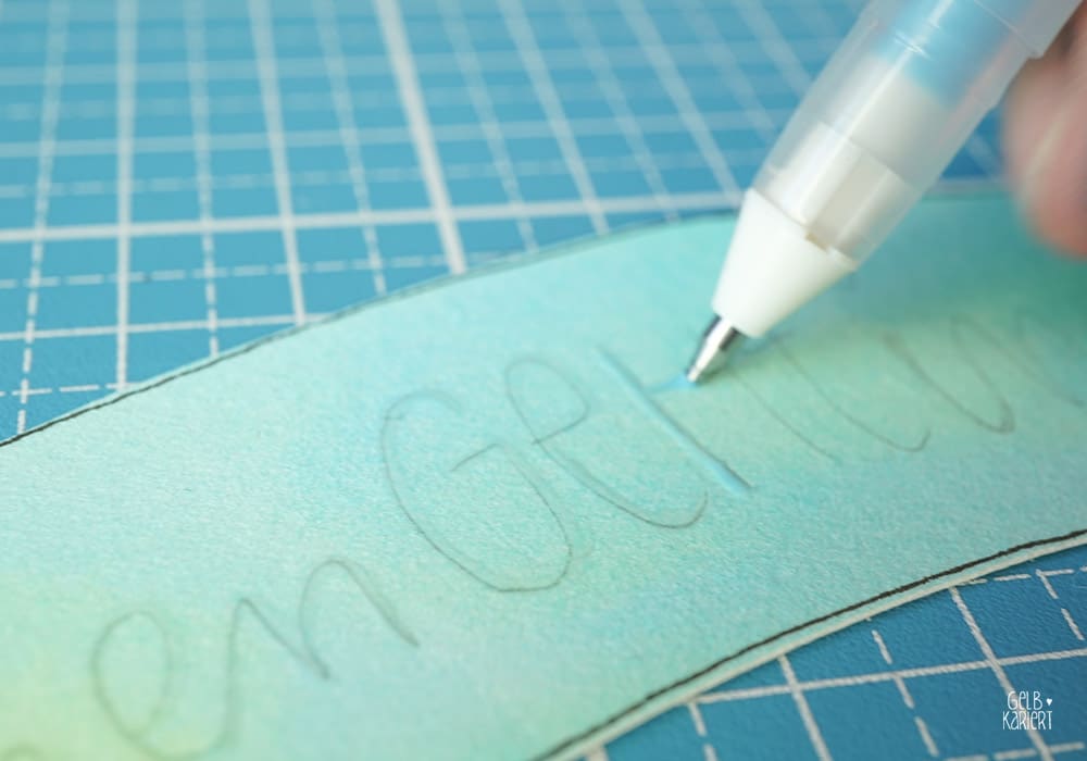 Handlettering Cake Topper mit Metallicfolie