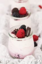 Ombre Dessert mit Himbeeren und Brombeeren