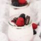 Ombre Dessert mit Himbeeren und Brombeeren