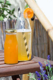 Aprikosen-Sirup und leckere Limonade