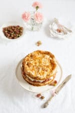 „STACHELBEERTORTE MIT MANDELBAISER!“