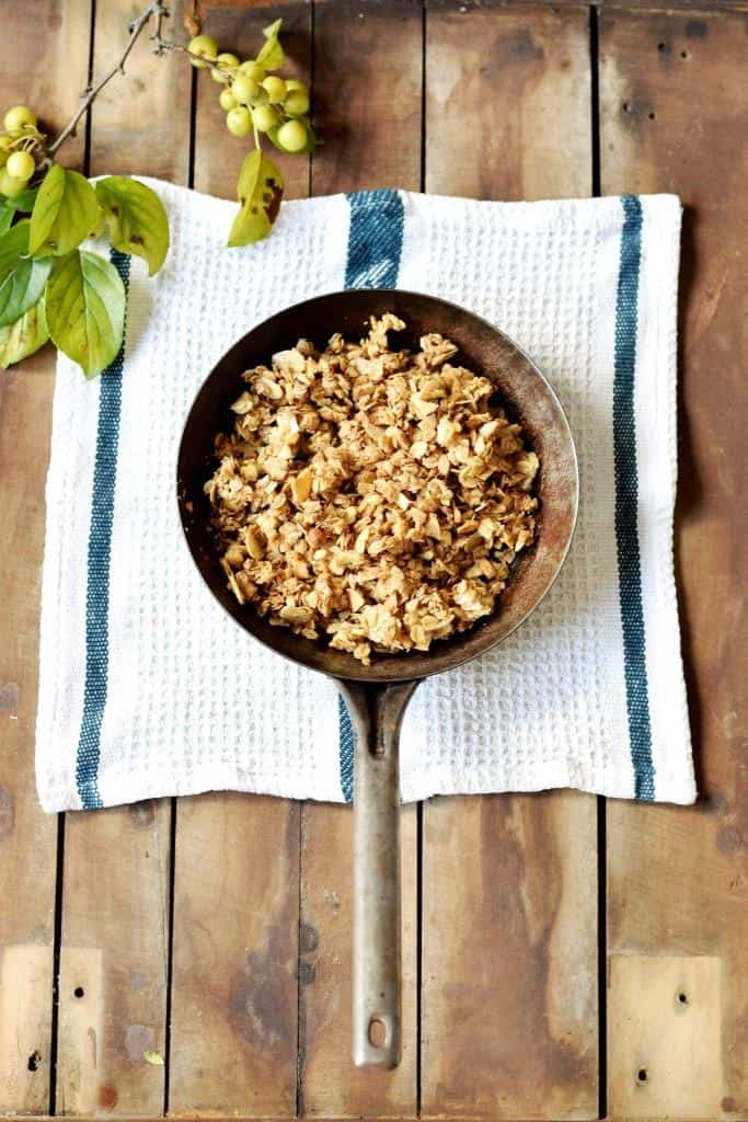5 Minuten Knuspermüsli aus der Pfanne: leckeres Apfel-Zimt-Granola