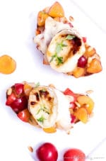 Mirabellen-Bruschetta mit gratiniertem Ziegenkäse