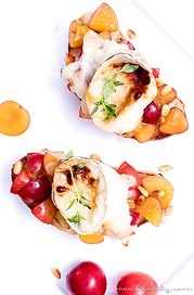 Mirabellen-Bruschetta mit gratiniertem Ziegenkäse