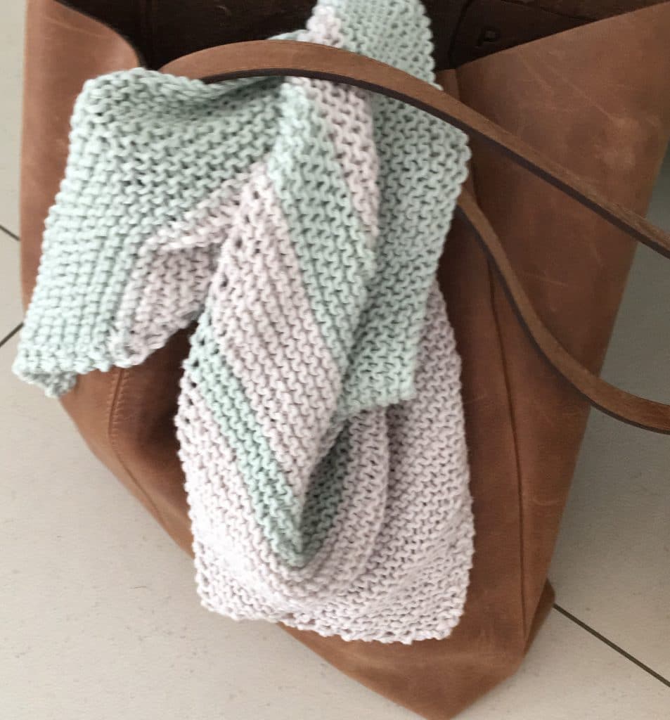 Gestricktes Dreieckstuch für Kinder