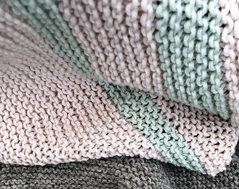 Gestricktes Dreieckstuch für Kinder