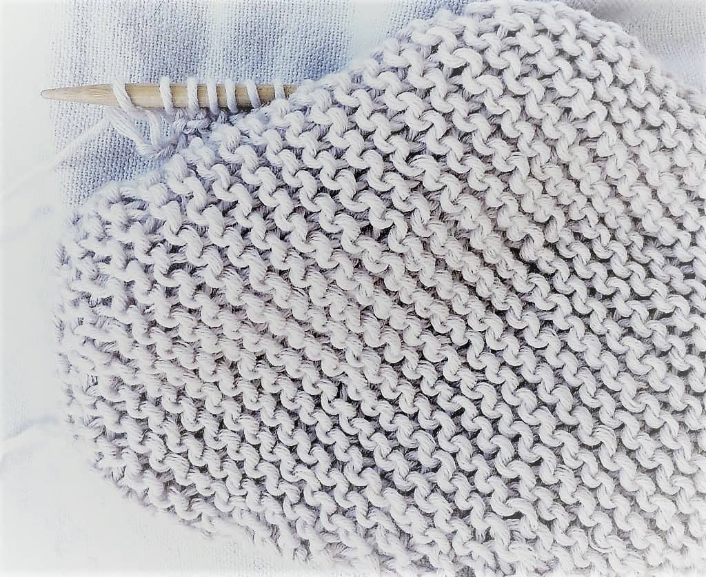 Gestricktes Dreieckstuch für Kinder
