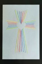 Fadengrafik Kreuz mit Herz [Bastelvorlage & Plotterfreebie]