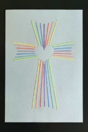 Fadengrafik Kreuz mit Herz [Bastelvorlage & Plotterfreebie]