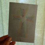 Fadengrafik Kreuz mit Herz [Bastelvorlage & Plotterfreebie]